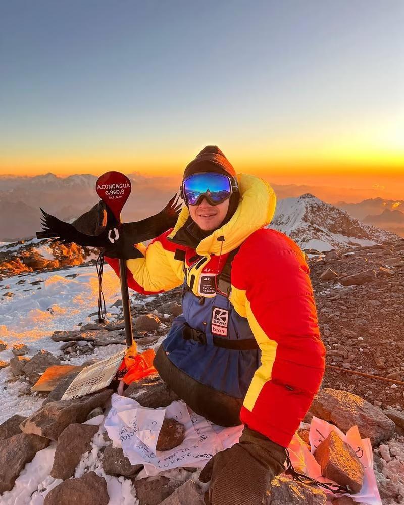 La inspiradora hazaña del montañista ruso sin piernas en Aconcagua
